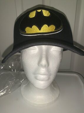 Batman Logo Black and Yellow Men’s Baseball Cap